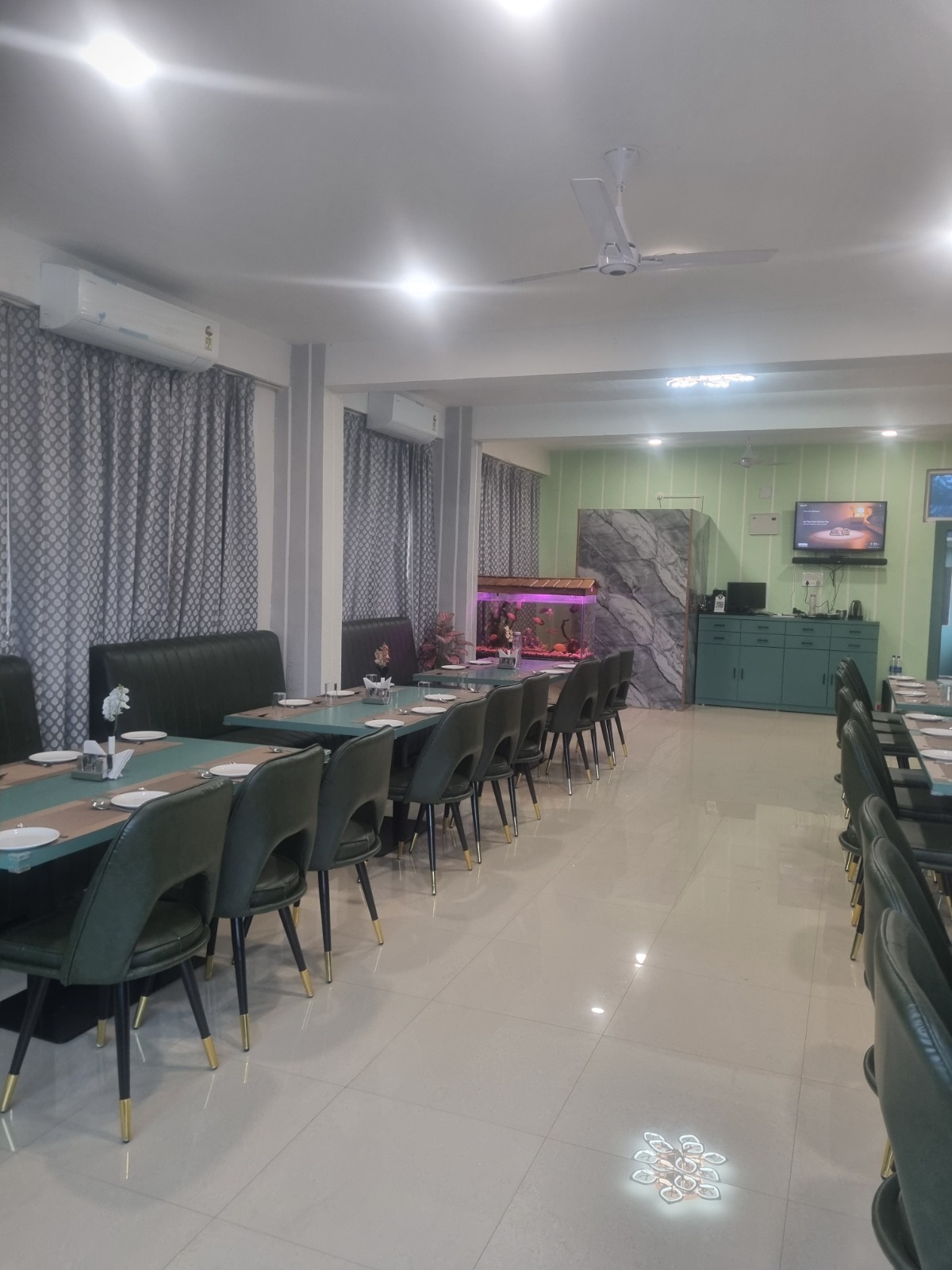 Restaurant Dining thumbnail 1
