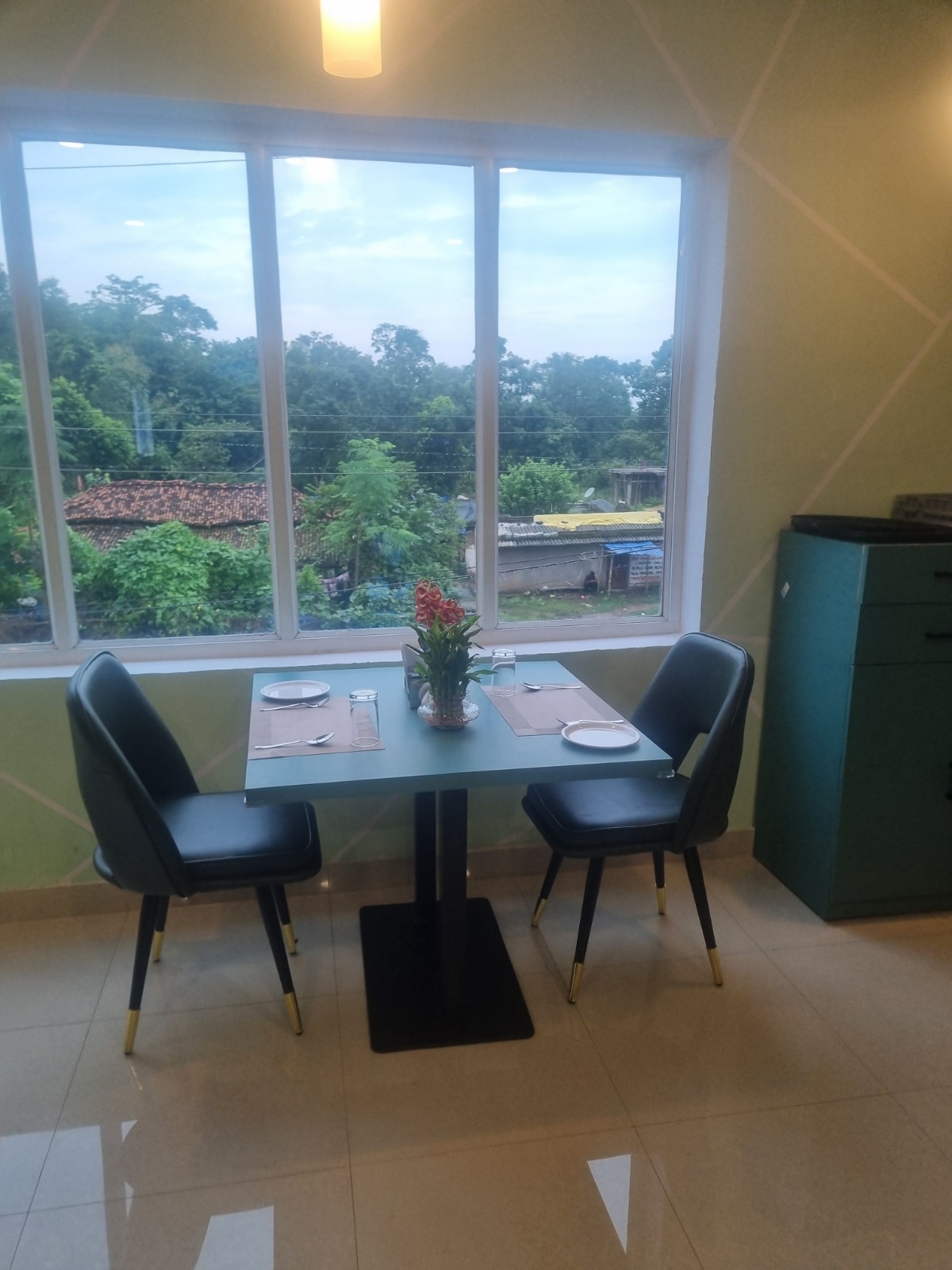 Restaurant Dining thumbnail 3