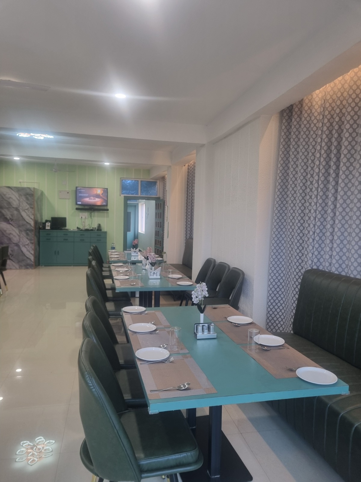 Restaurant Dining thumbnail 4